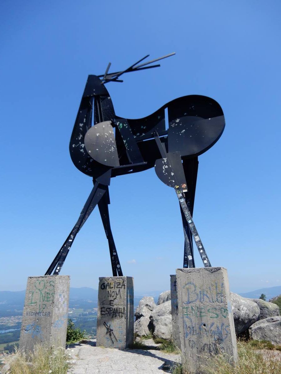 vila nova de cerveira cervo escultura mirador portugal
