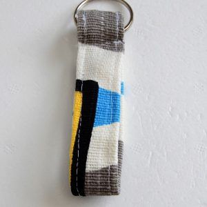 llavero de tela reciclada