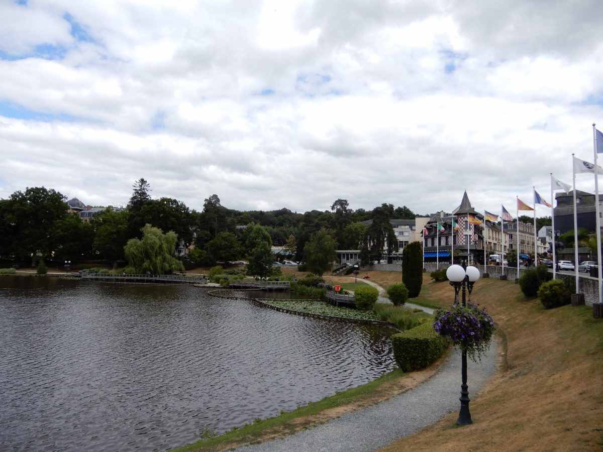 bagnoles del orne lago balneario normandia francia