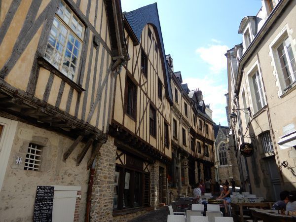 centro historico laval francia