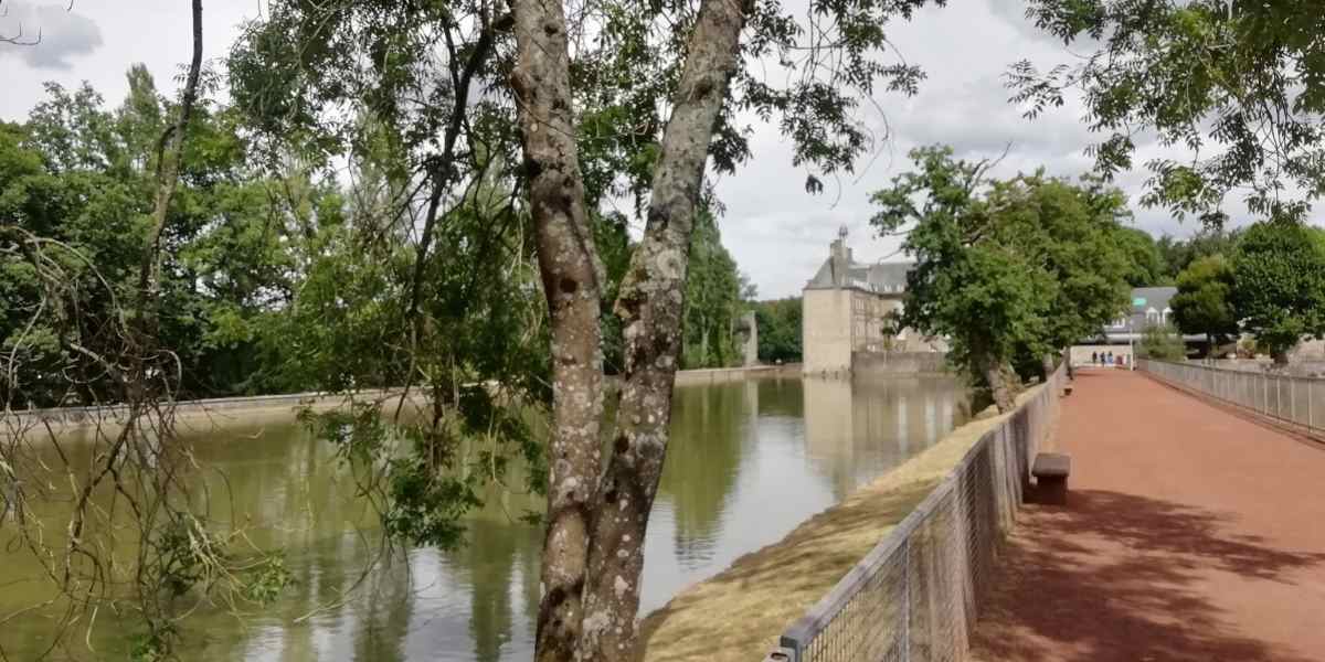 flers lago castillo normandia francia