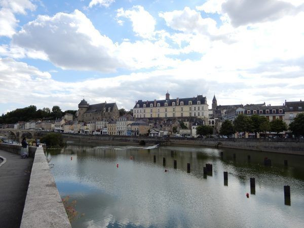 laval rio mayenne francia