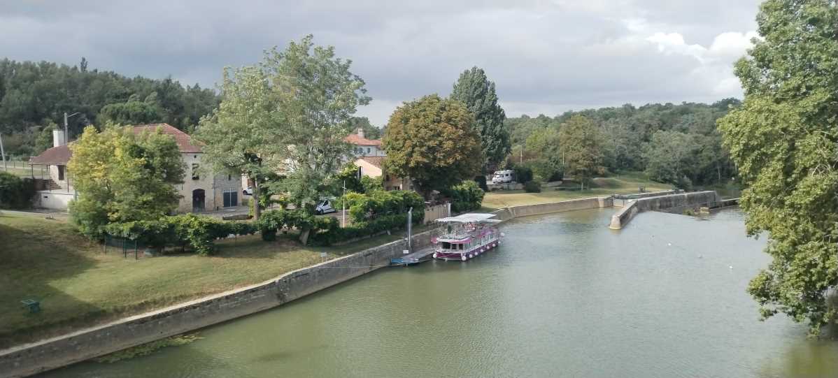 lavardac francia río paisaje