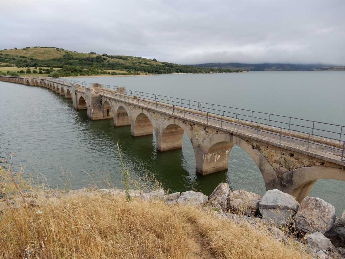 puente orzales embalse ebro cantabria