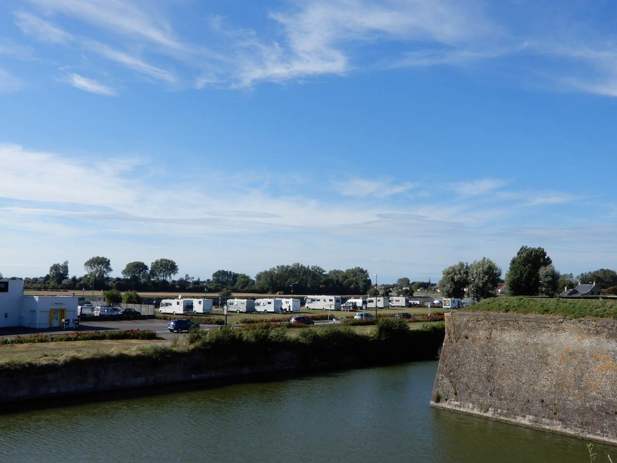 area autocaravanas puerto gravelines
