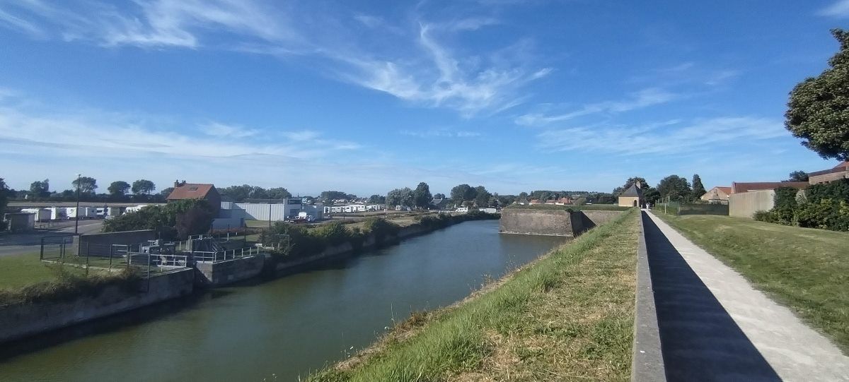 muralla foso gravelines vauban puerto francia