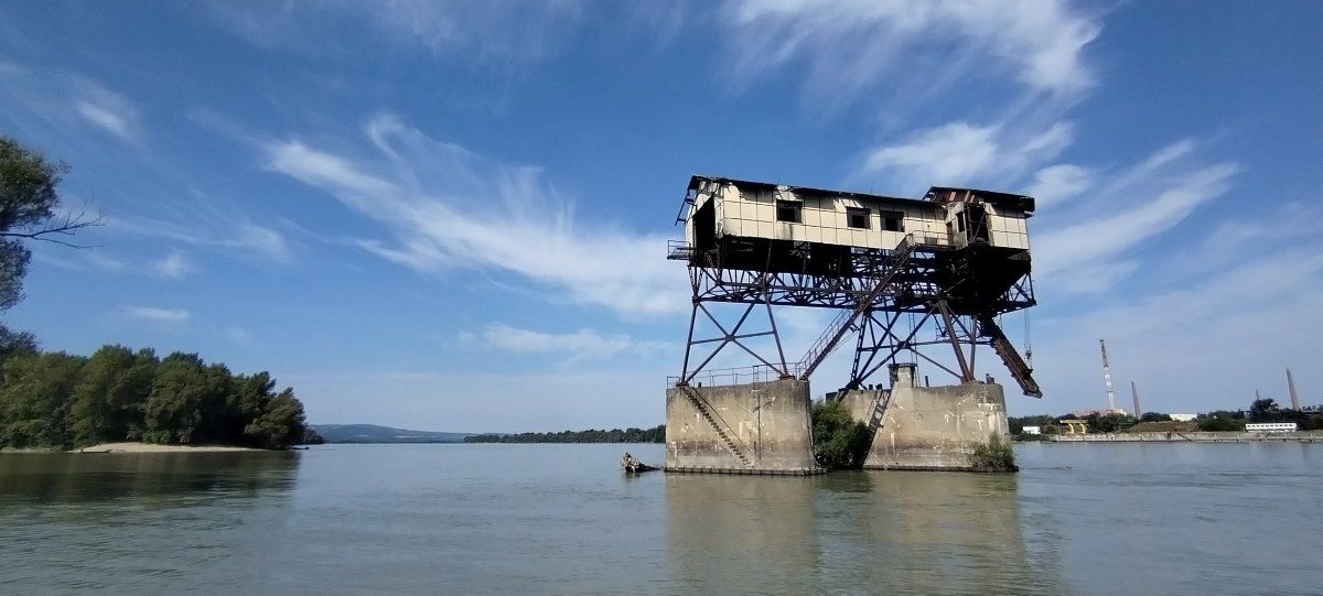 cargadero carbon rio danubio hungria frontera eslovaquia