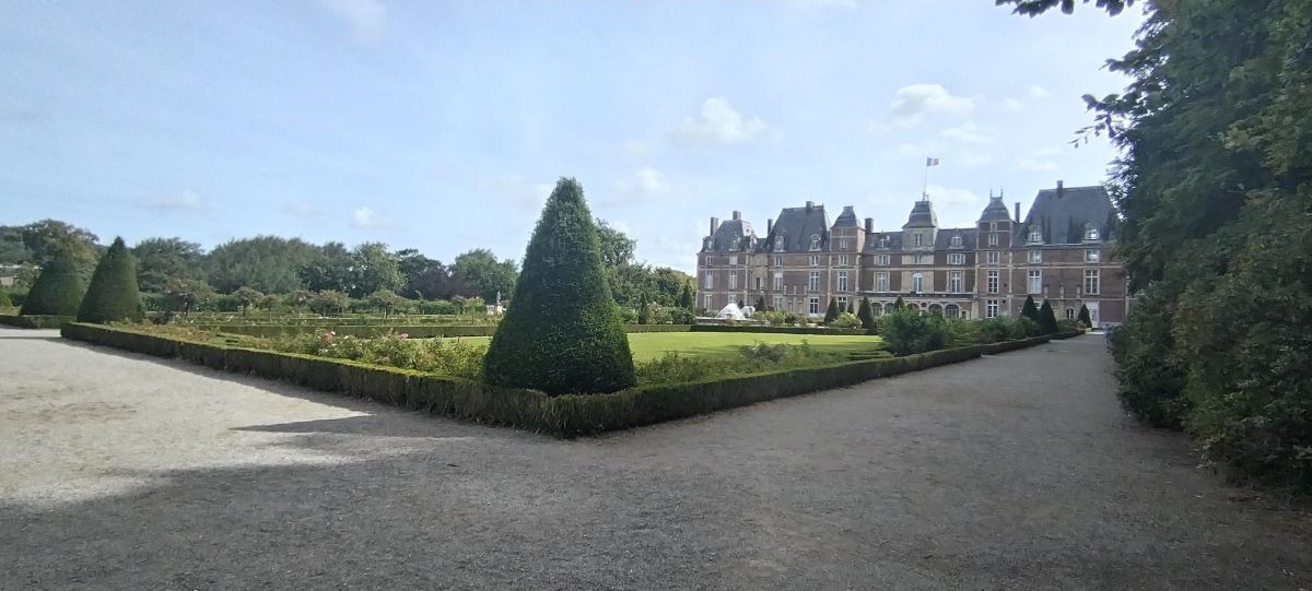 castillo jardines eu francia le treport medieval monumental
