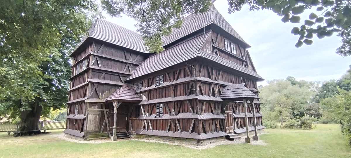 hronsek eslovaquia iglesia madera unesco