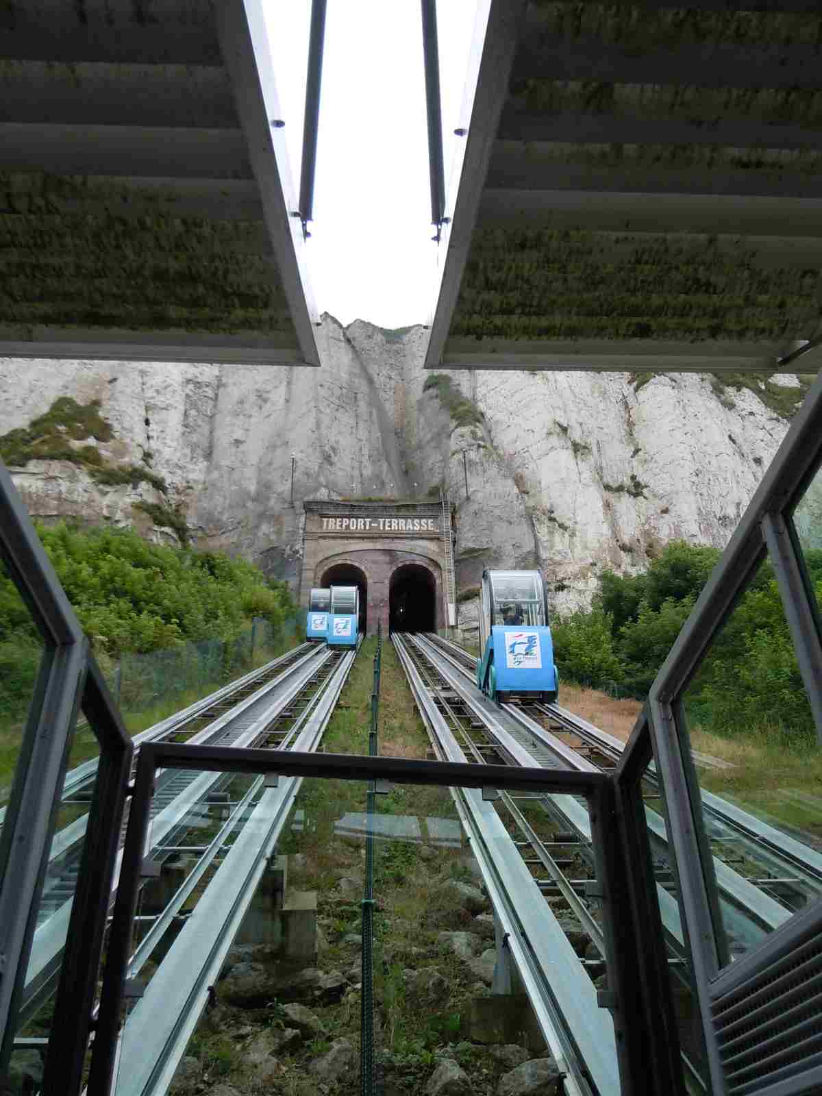 funicular montaña acantilado le treport paseo vistas