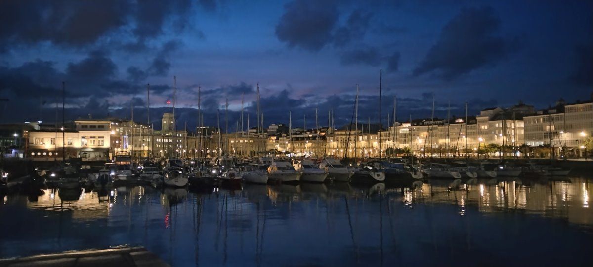 a coruña galicia centro puerto parrote noche