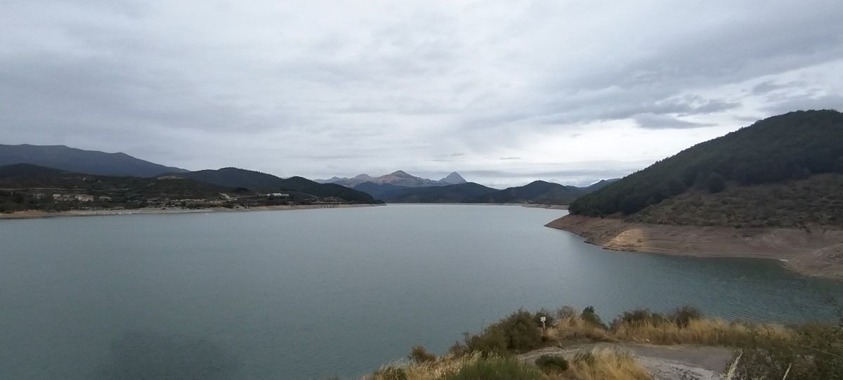 riaño embalse ruta sendero montañas
