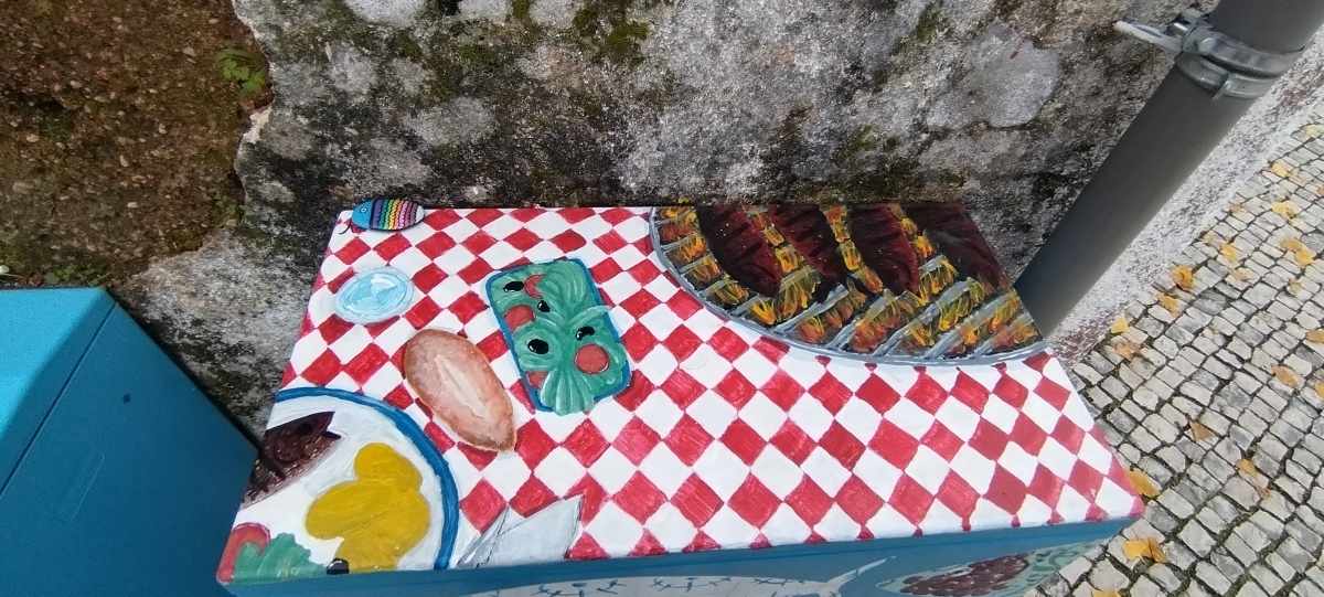 piedras pintadas sardina tomar primer plano