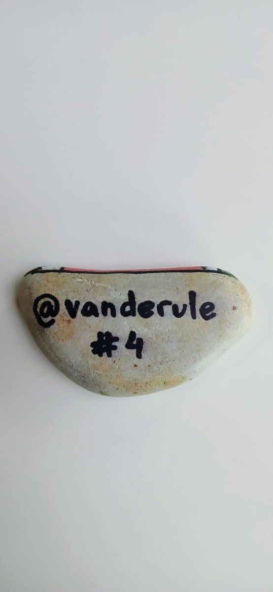 piedra viajera pintada reverso dirección sandía