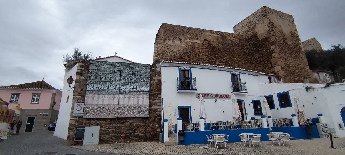 mertola rio guadiana medieval portugal interior