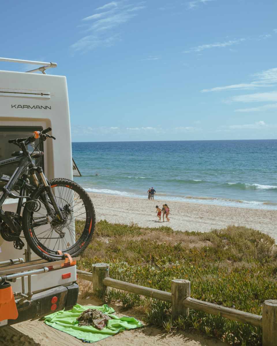 portugal playa furgo van life verano