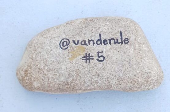 piedra pintada reverso buho nancray francia