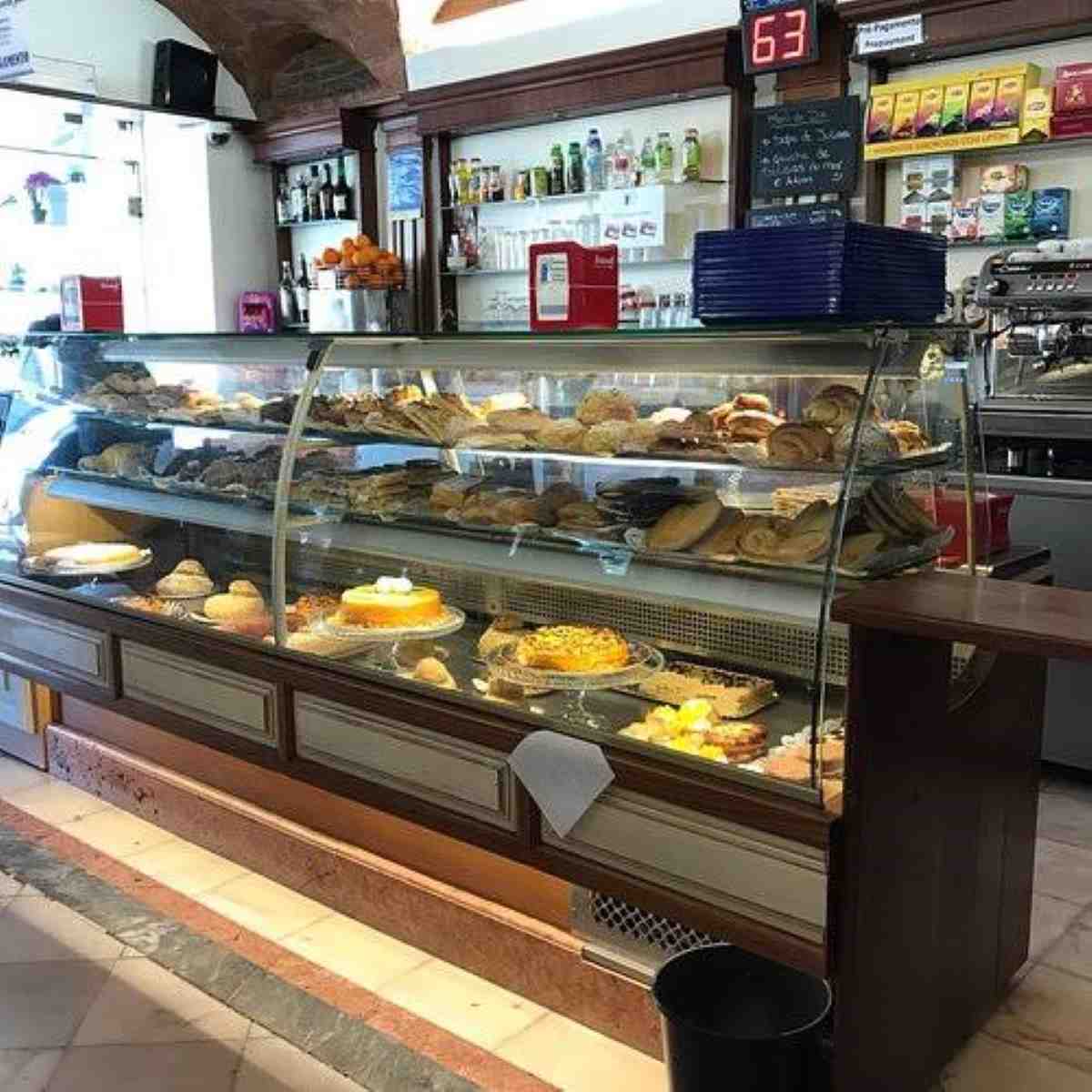 mostrador dulces salgados portugal café
