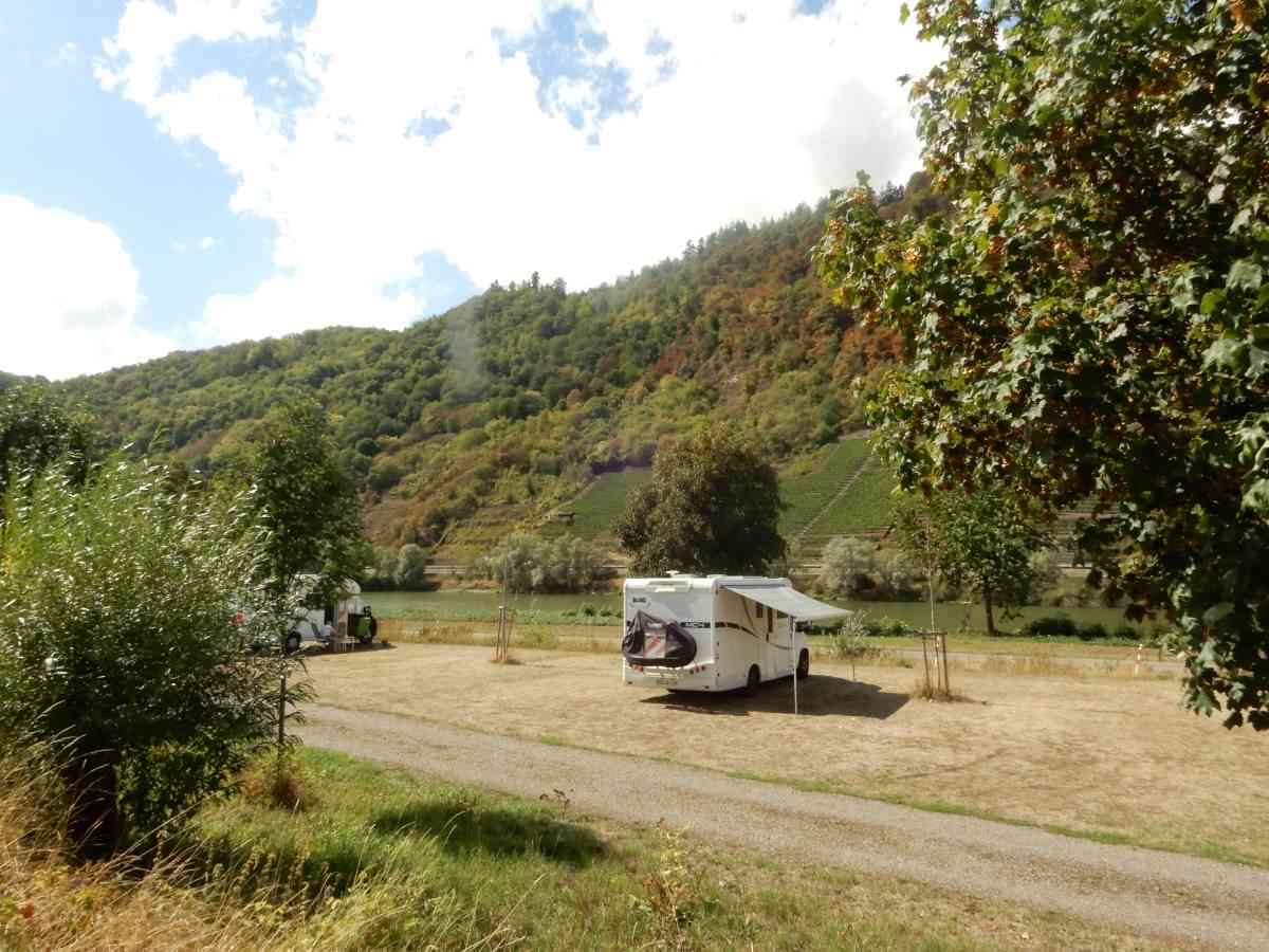 tipico spot autocaravanas rio viñedos bruttig frankel